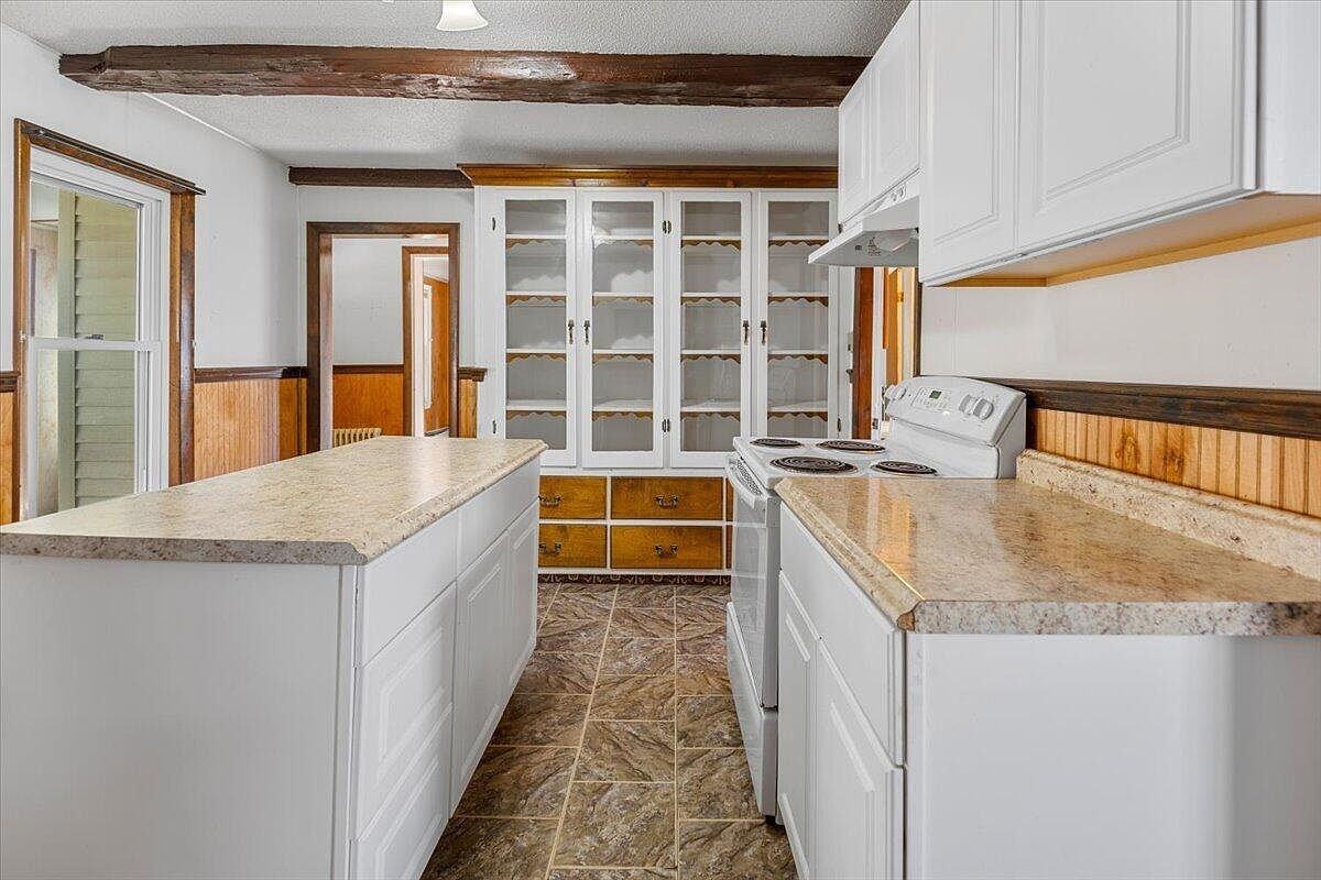 15 Pleasant St - Photo 7 of 20