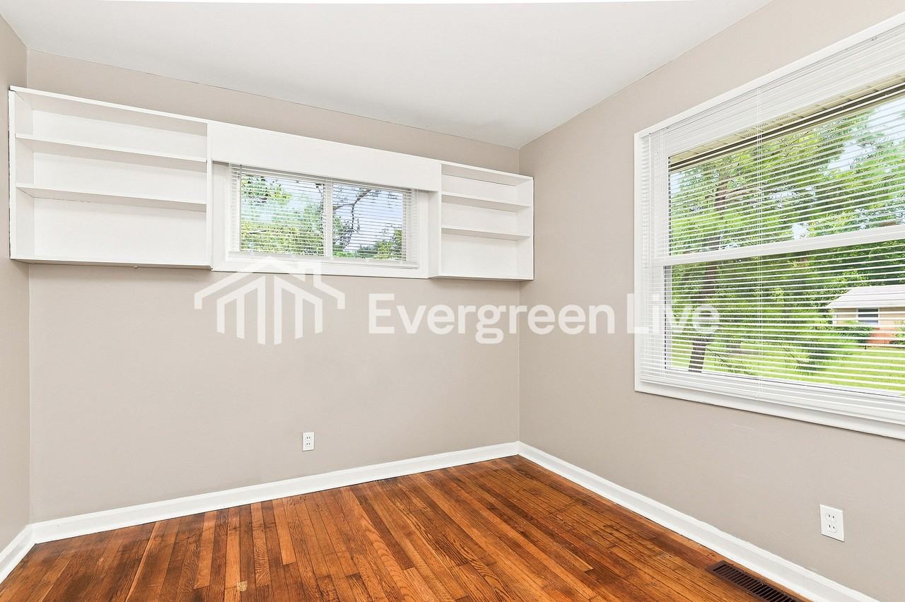 308 Melbourne Rd - Photo 7 of 10