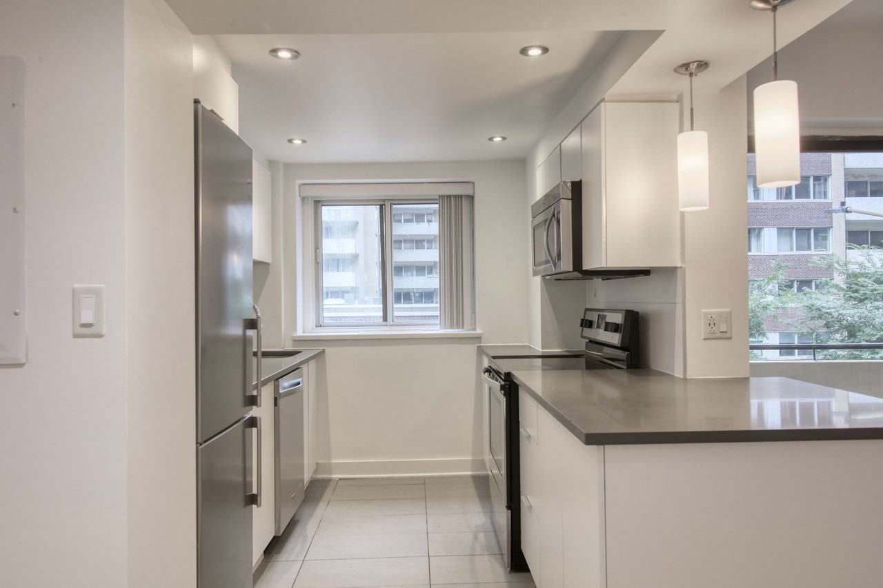 3435 Rue Drummond — photo 1