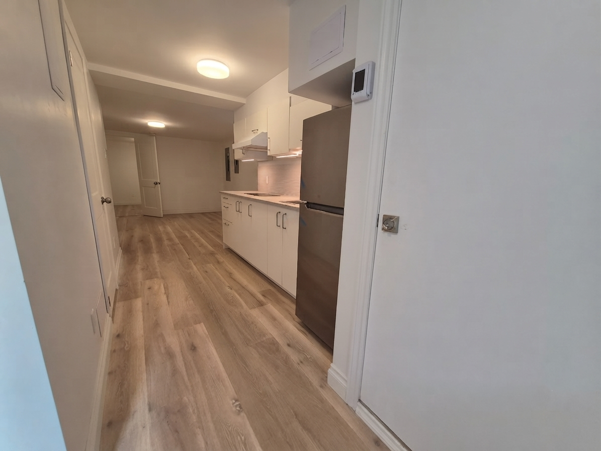 102 Donlands Ave - Photo 5 of 19