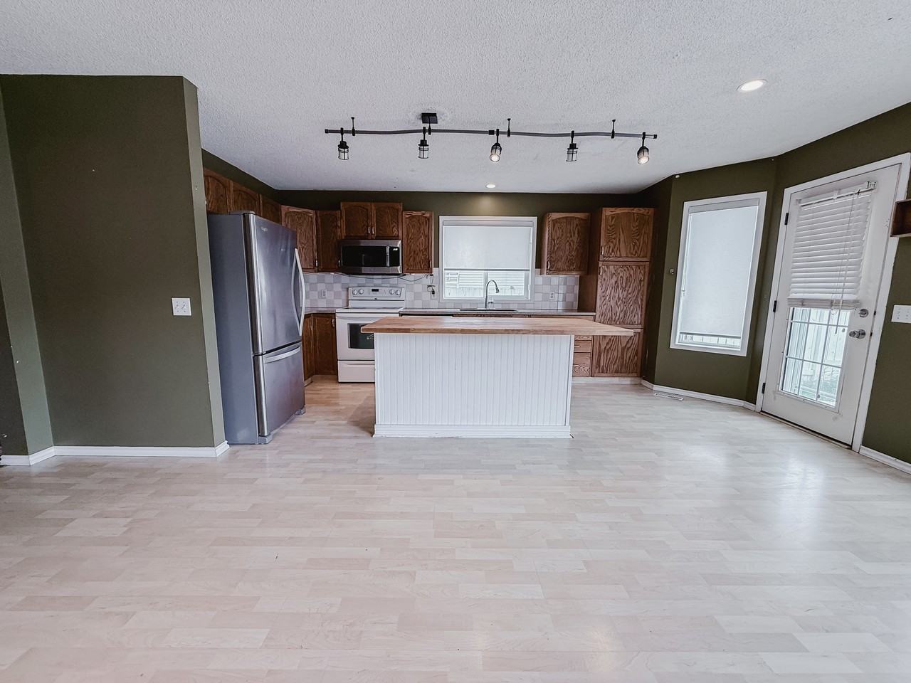 27 Hidden Cres Nw - Photo 5 of 27