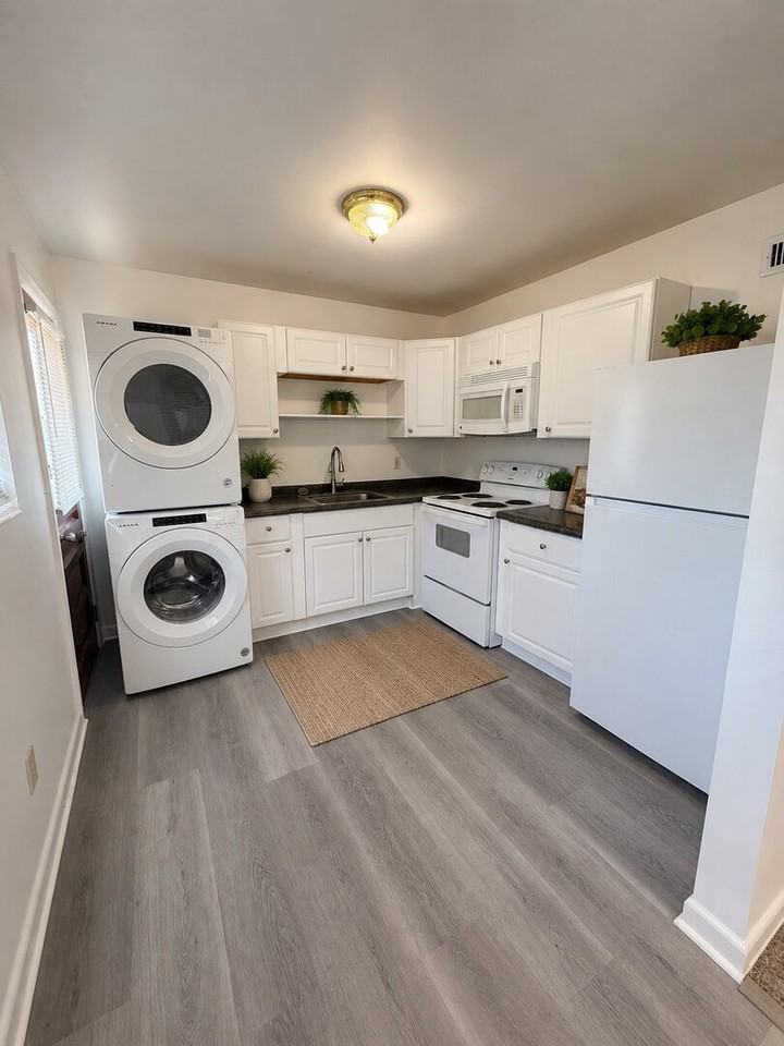 211 9th St N - Photo 4 of 12