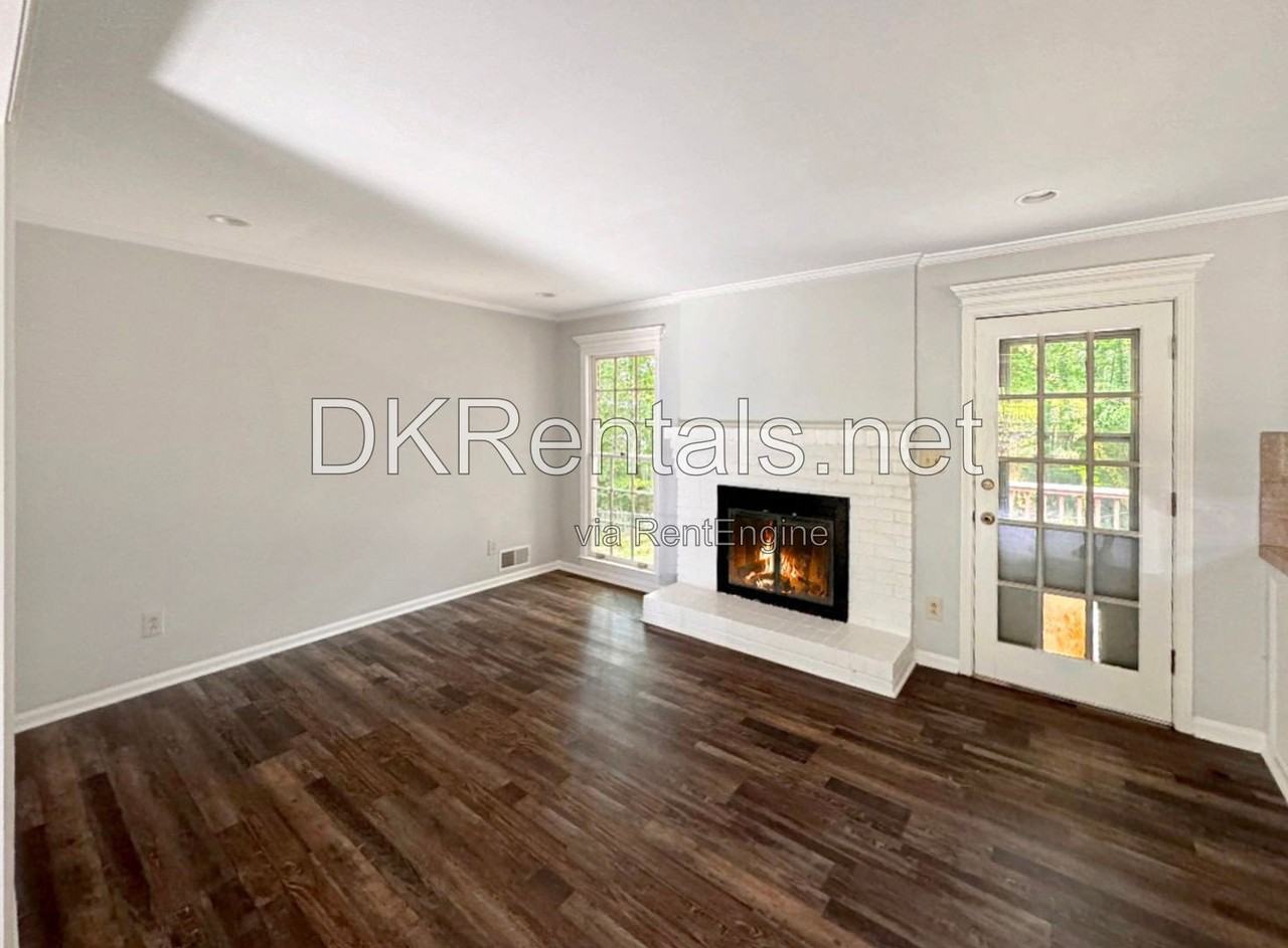 1580 Bainbridge Ln - Photo 3 of 21