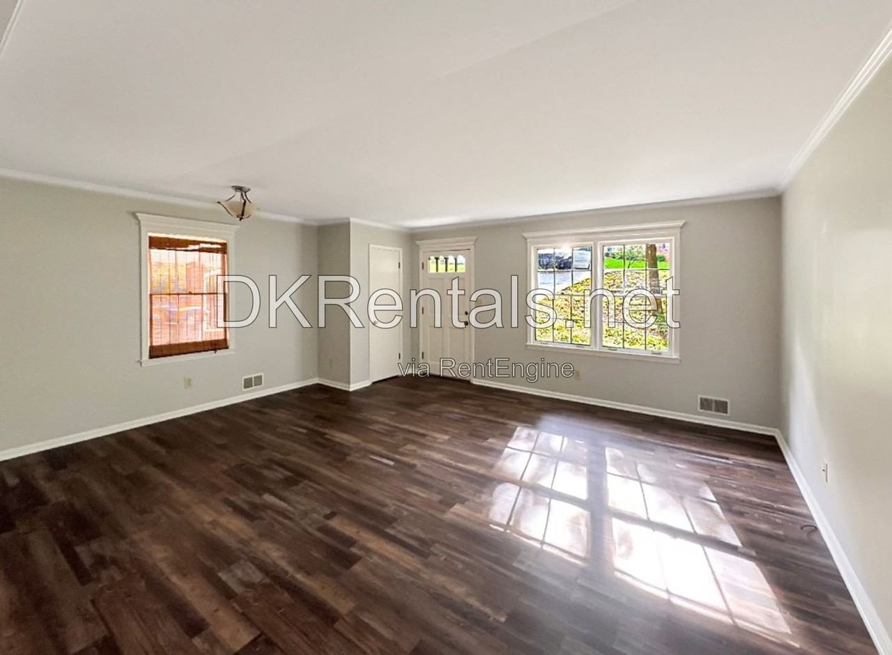 1580 Bainbridge Ln - Photo 4 of 21