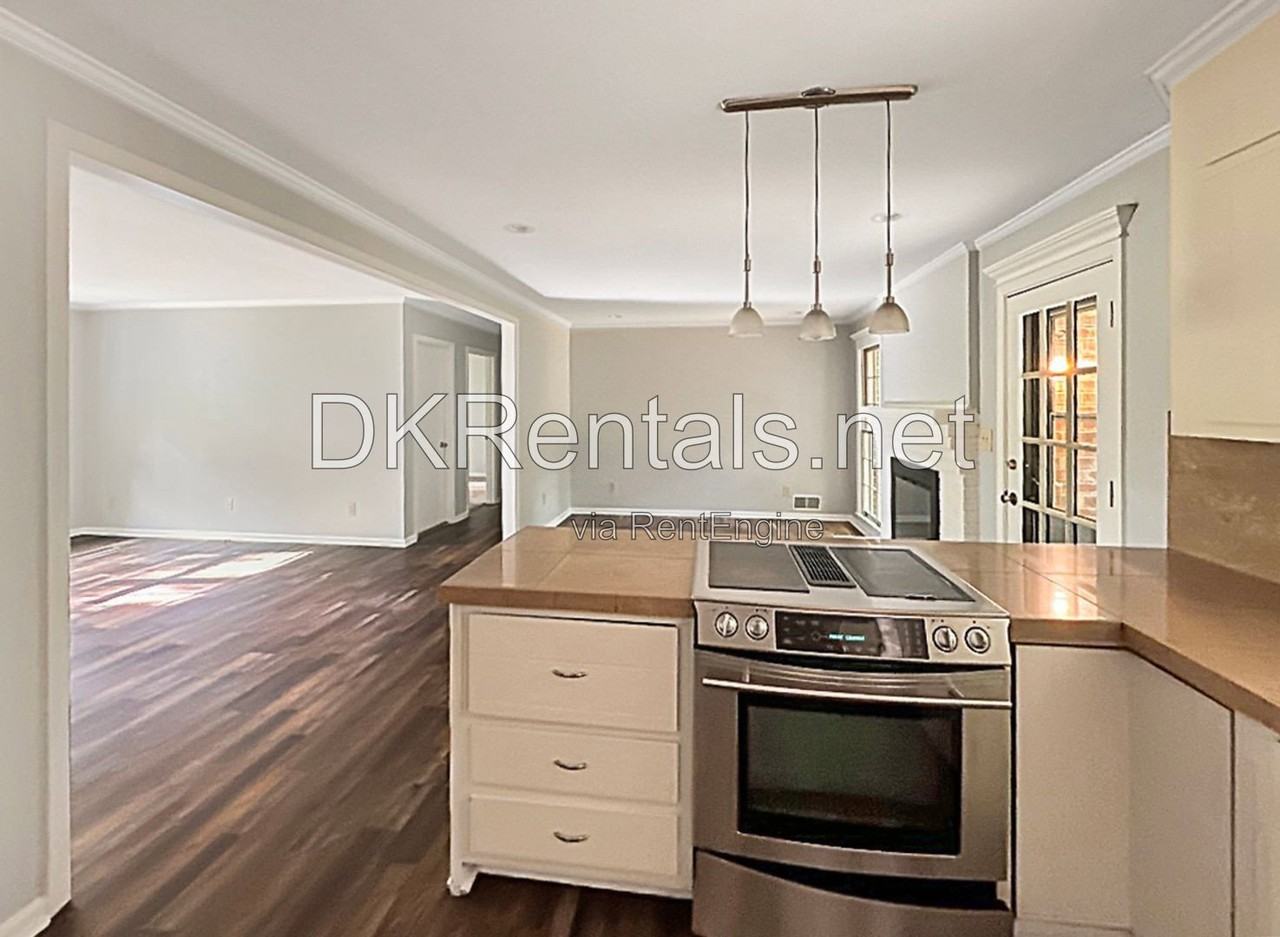 1580 Bainbridge Ln - Photo 6 of 21
