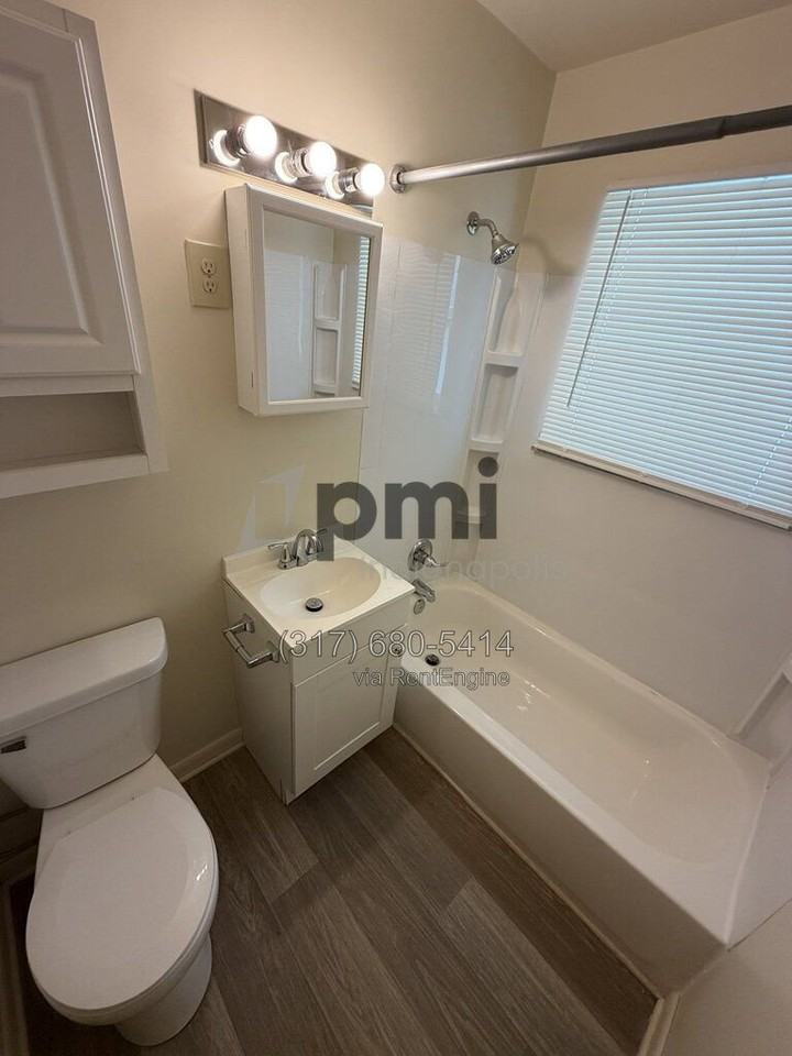 228 S Green St #B - Photo 6 of 24