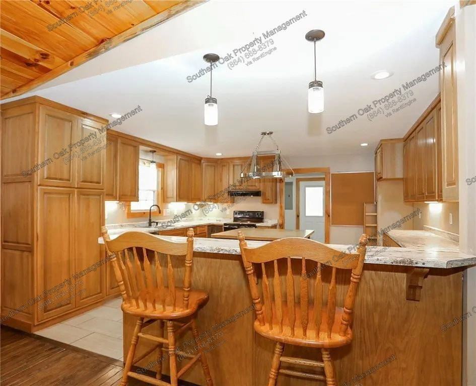 112 Aiken St - Photo 6 of 32