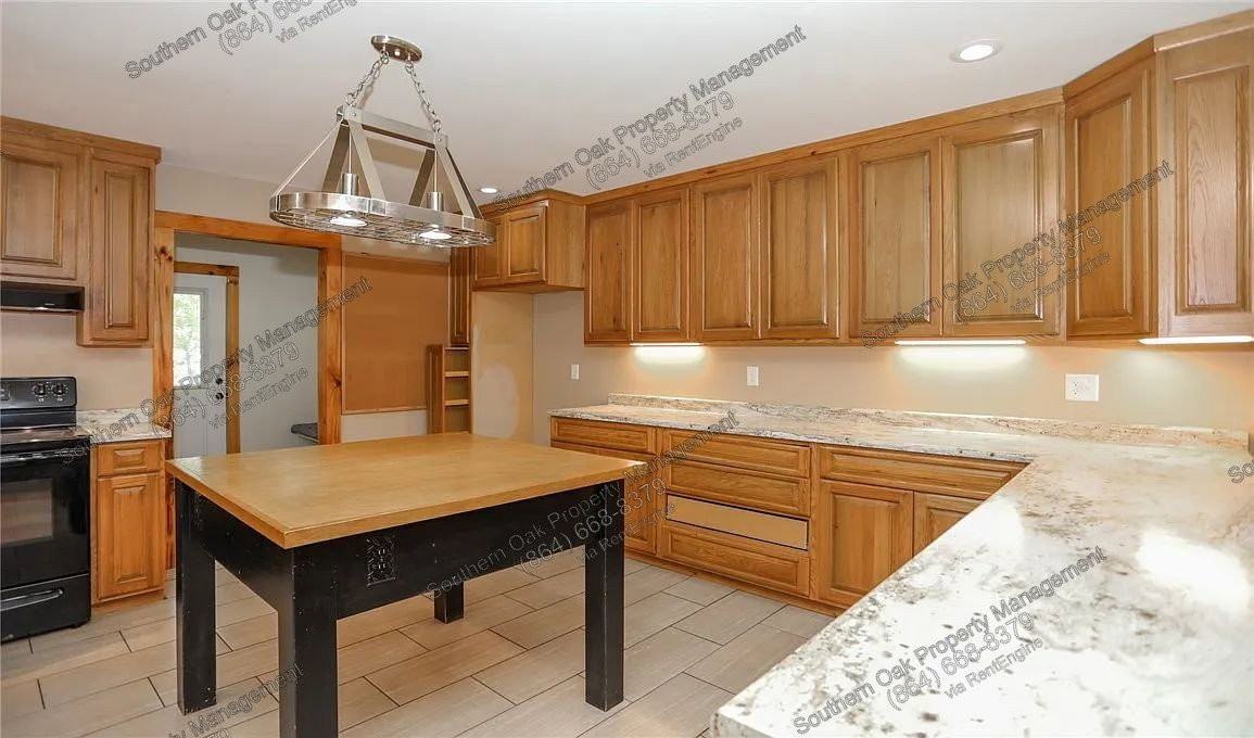 112 Aiken St - Photo 7 of 32