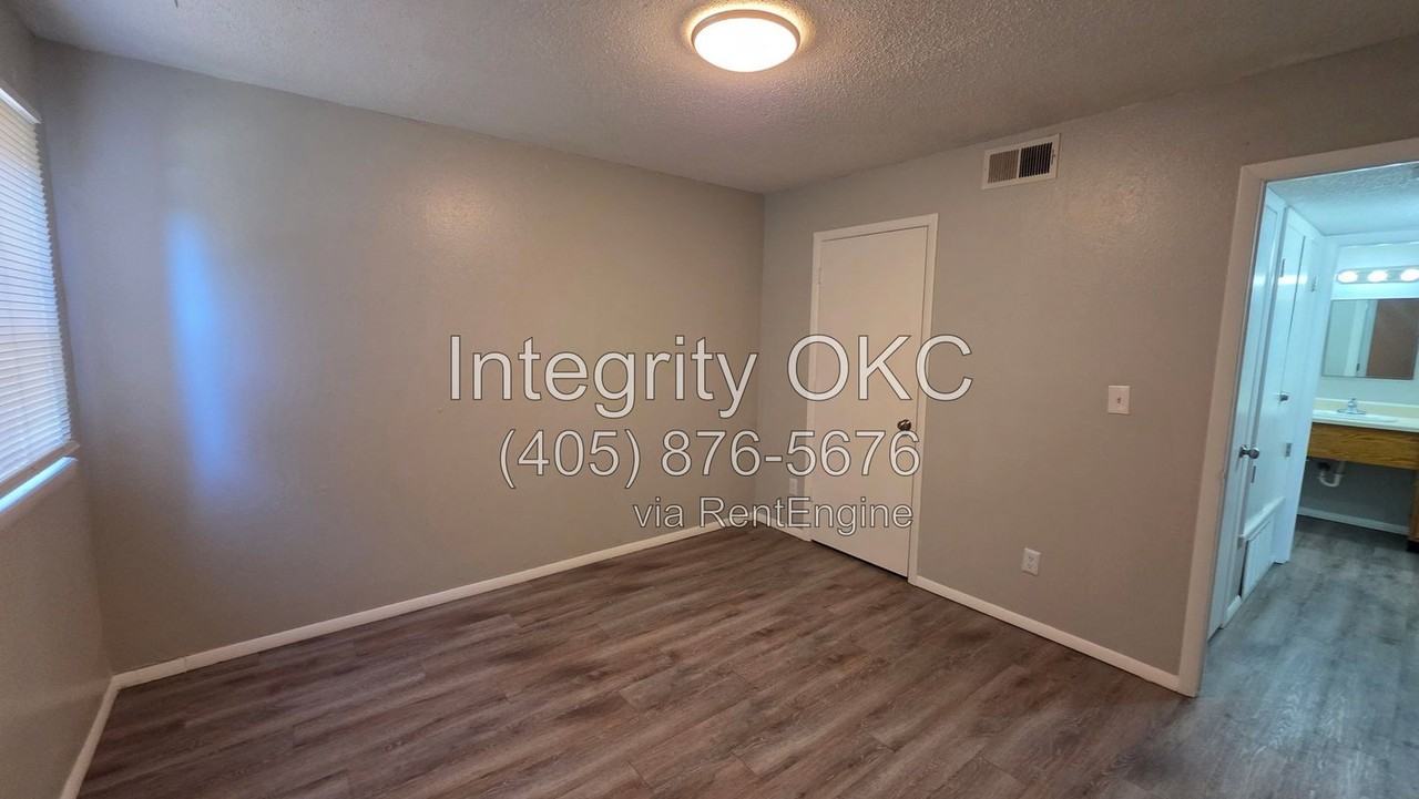 3803 N Rockwell Ave #206 - Photo 2 of 19