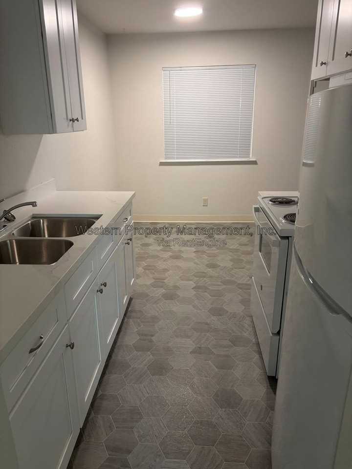 1910 46th Ave #19 - Photo 2 of 10