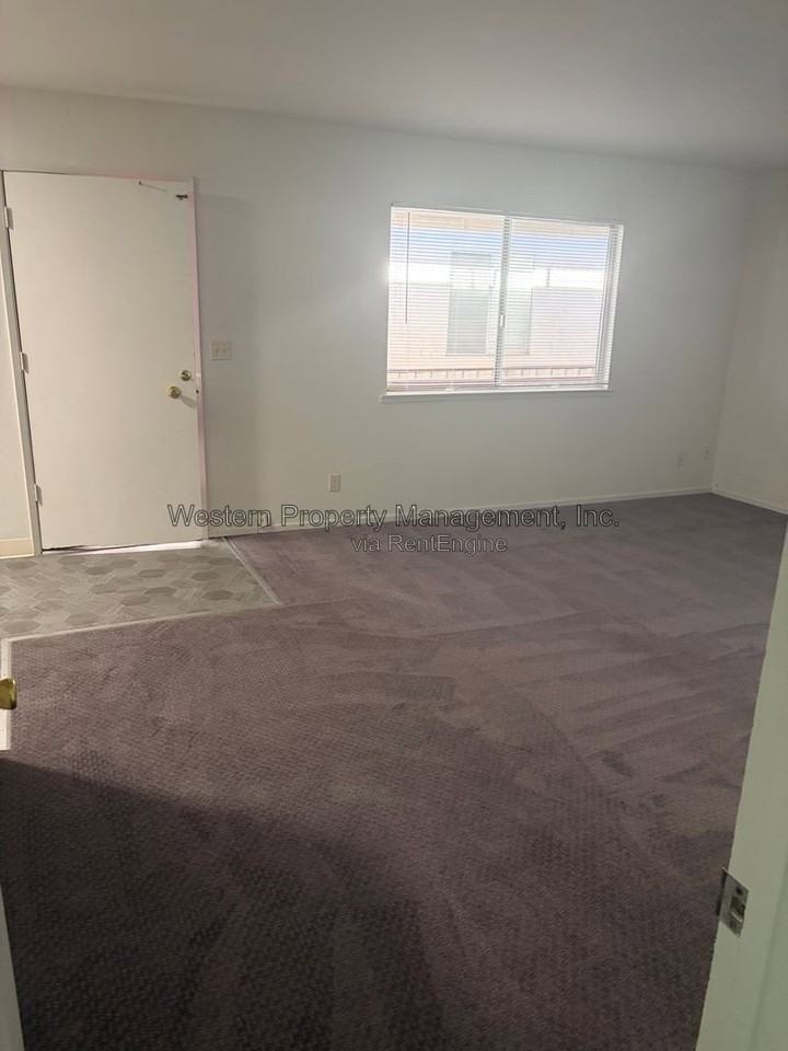 1910 46th Ave #19 - Photo 3 of 10