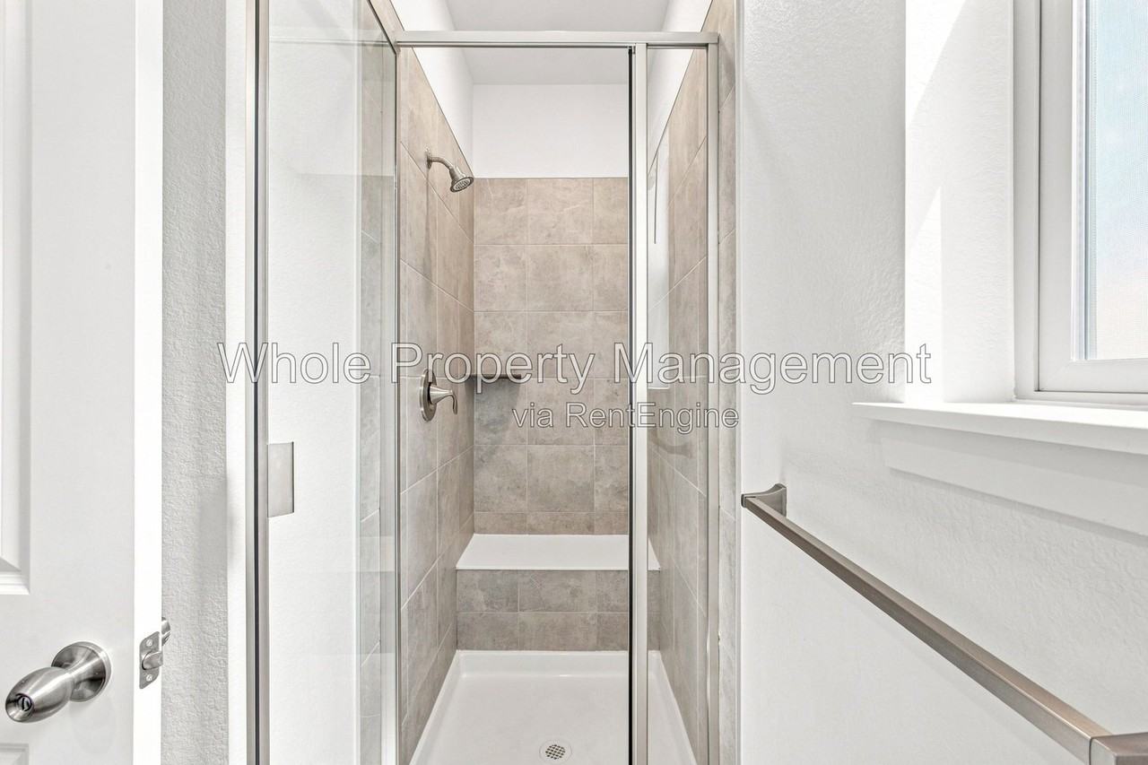 15612 W Floyd Dr - Photo 5 of 31