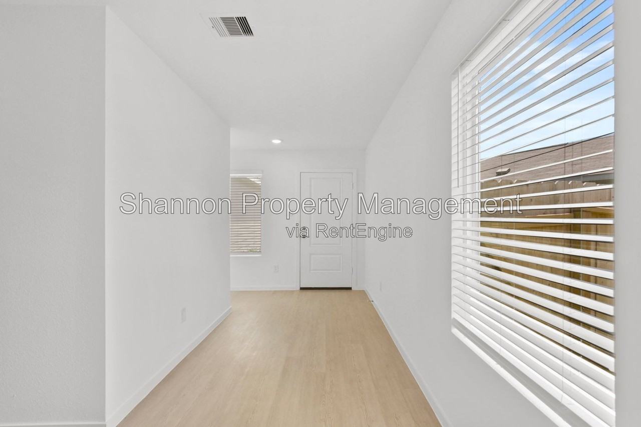 12403 Wild Strawberry Rd - Photo 6 of 36