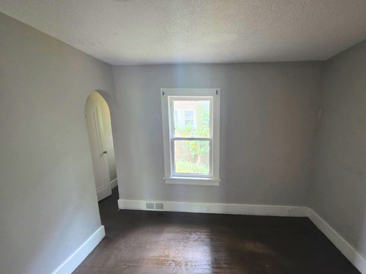 3005 7th St - Photo 2 of 8