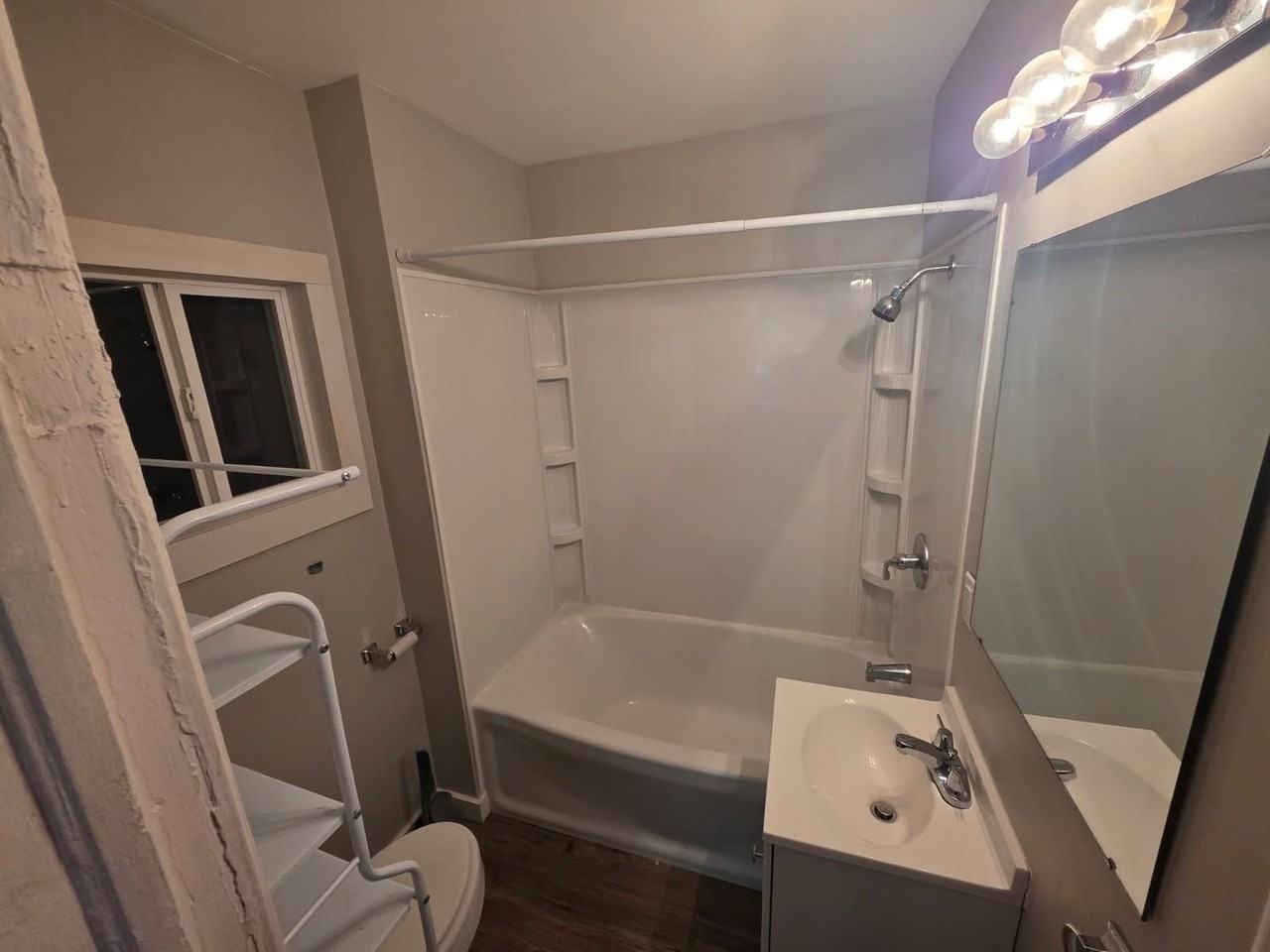3005 7th St - Photo 4 of 8