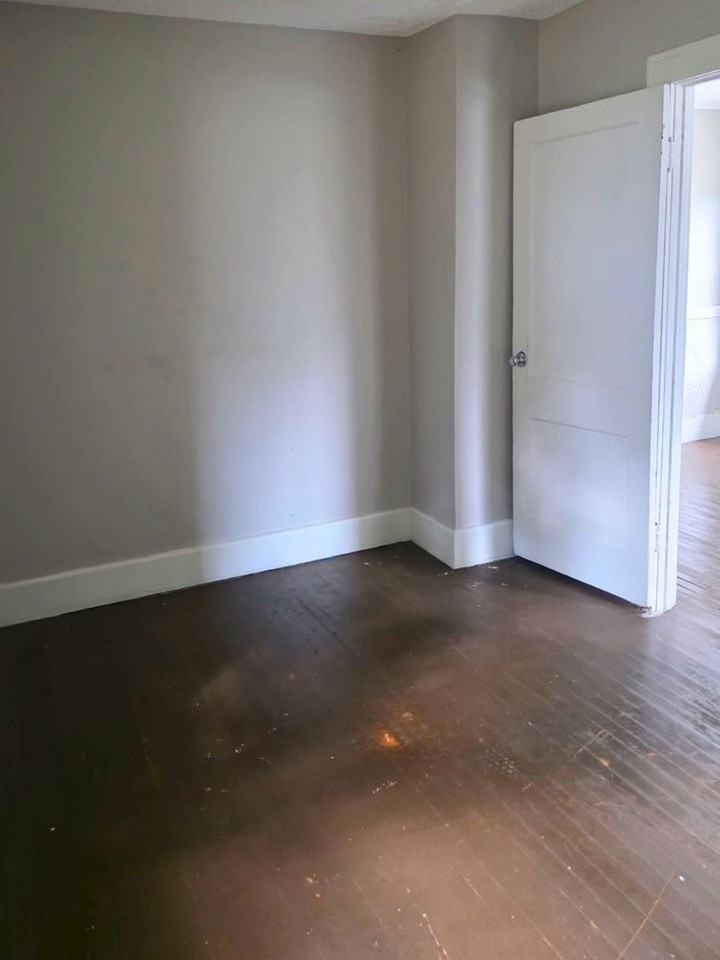 3005 7th St - Photo 5 of 8