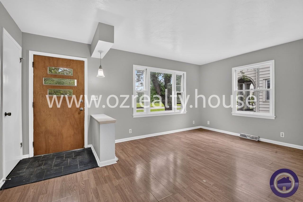1703 Heatherdowns Blvd - Photo 2 of 15