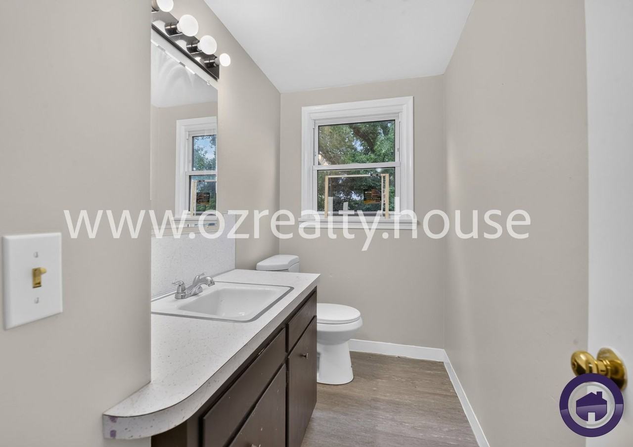 1703 Heatherdowns Blvd - Photo 3 of 15