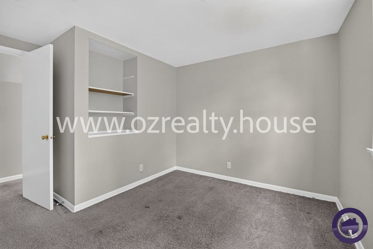 1703 Heatherdowns Blvd - Photo 6 of 15