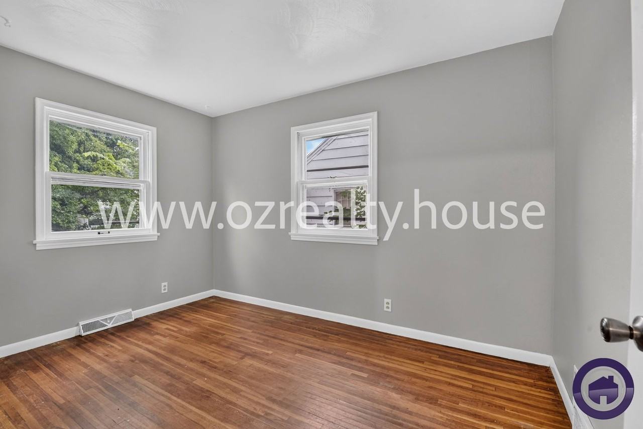 1703 Heatherdowns Blvd - Photo 7 of 15