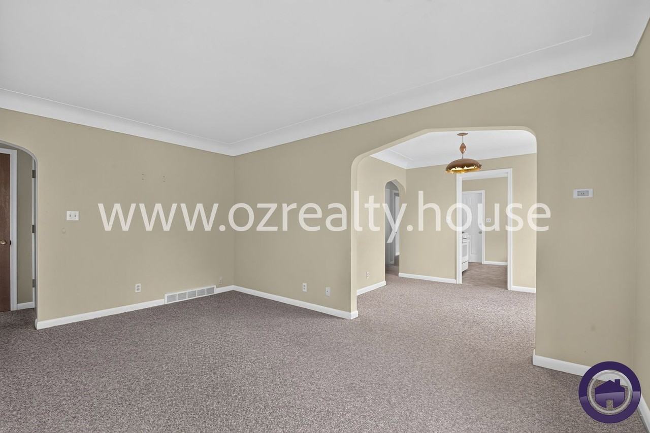 1630 Eleanor Ave - Photo 4 of 17