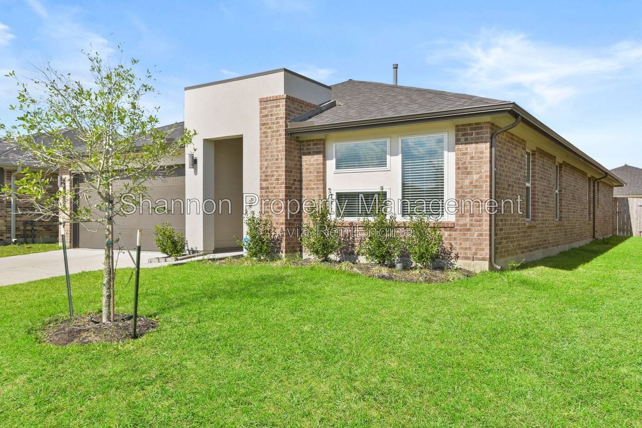 7915 Murciana Dr - Photo 3 of 38