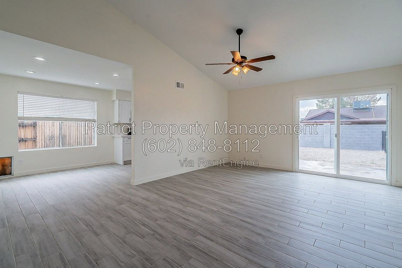7003 W Sierra St - Photo 5 of 37