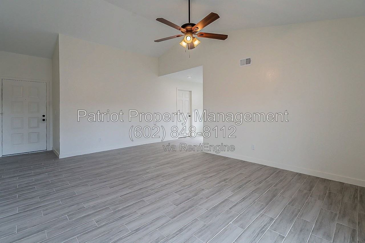 7003 W Sierra St - Photo 6 of 37
