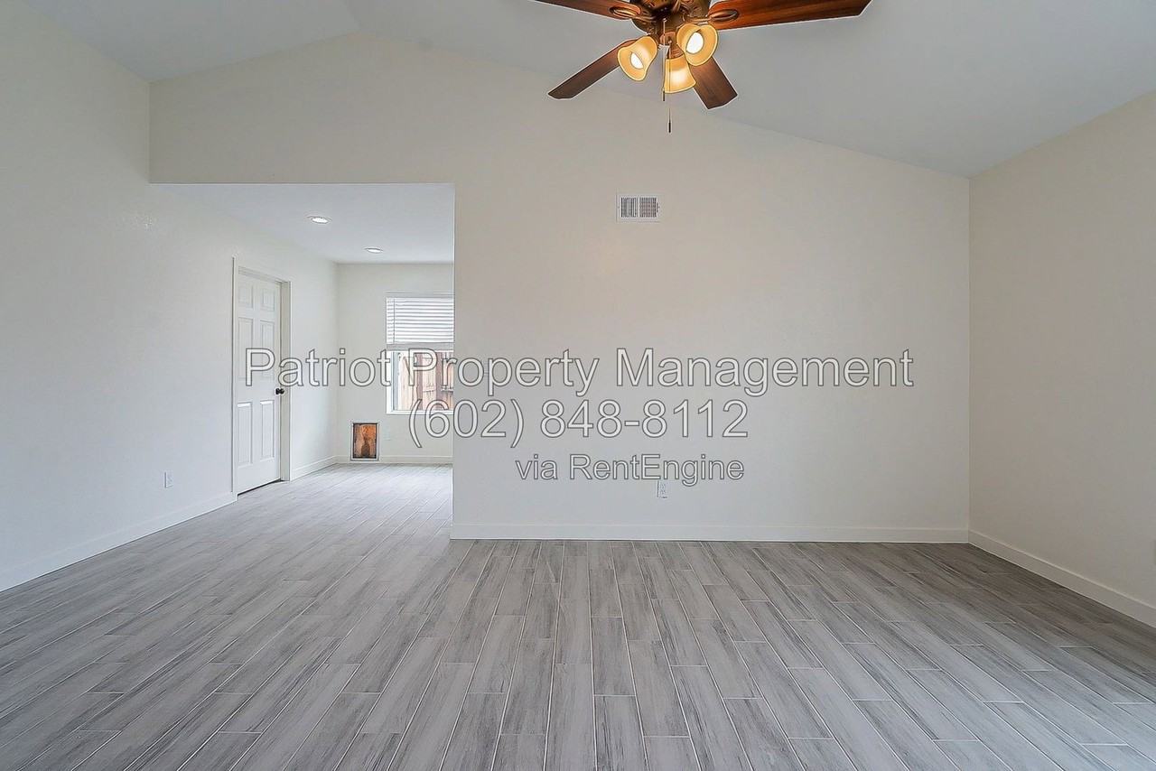 7003 W Sierra St - Photo 7 of 37