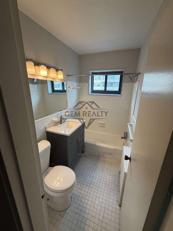 1200 S Arlington Ridge Rd #716 - Photo 7 of 13