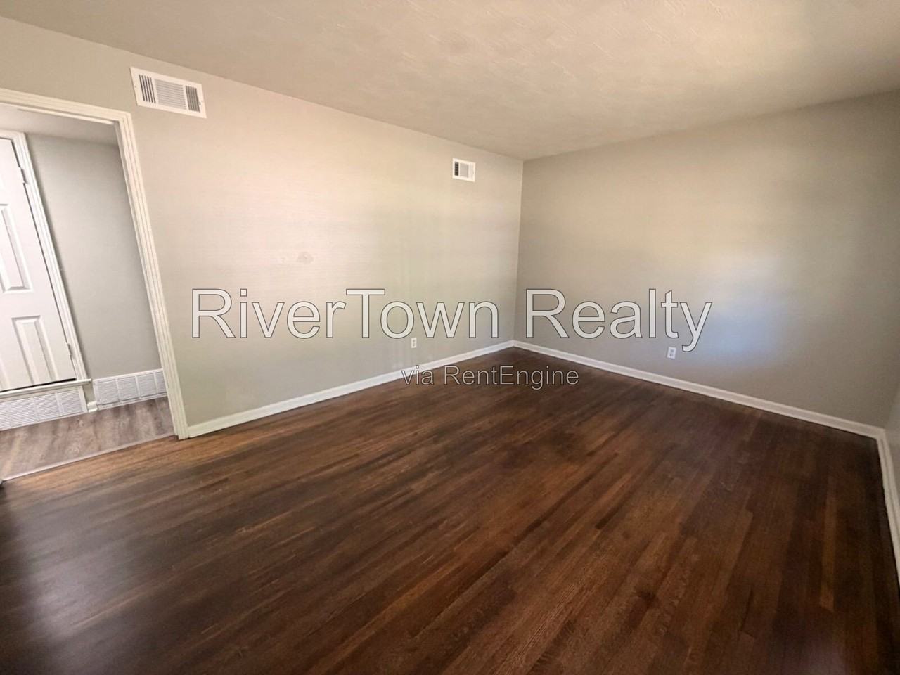2884 Spring Hill Dr - Photo 2 of 14