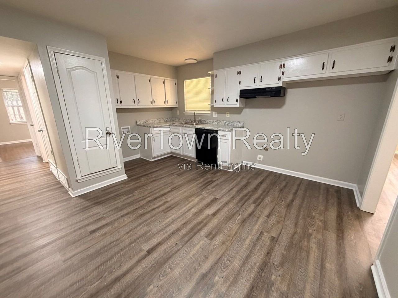 2884 Spring Hill Dr - Photo 3 of 14