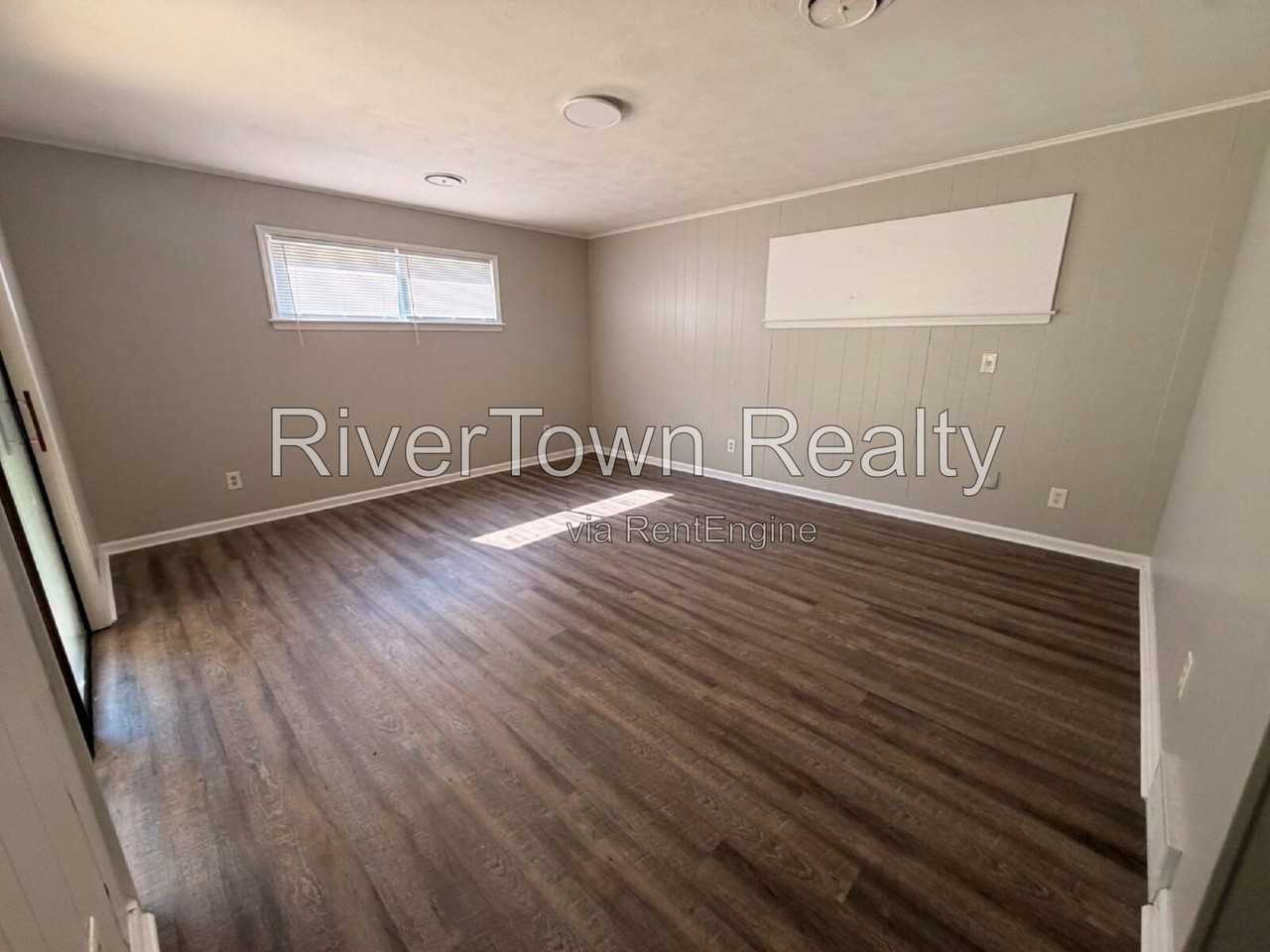 2884 Spring Hill Dr - Photo 4 of 14