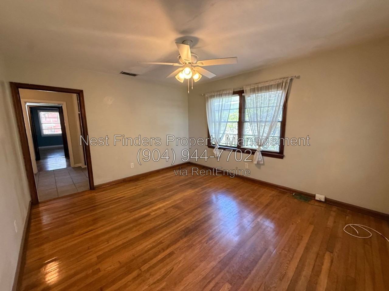 3553 Oak St #4 - Photo 4 of 14