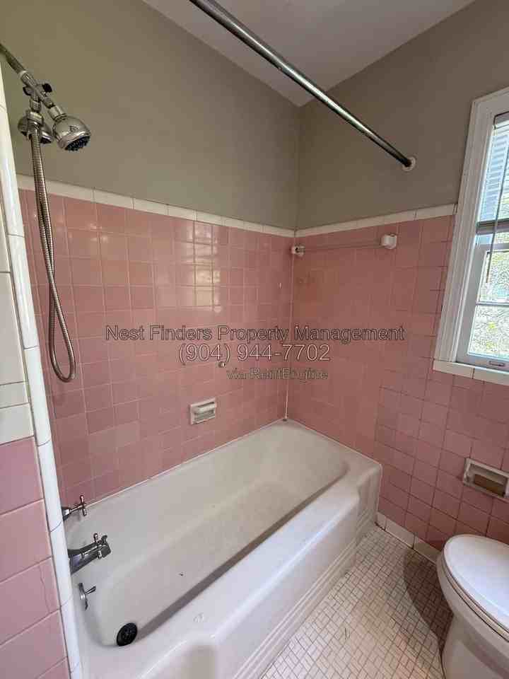 3553 Oak St #4 - Photo 6 of 14