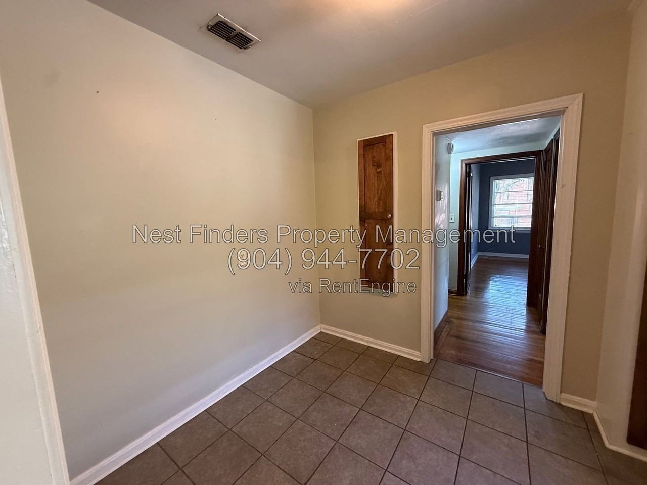 3553 Oak St #4 - Photo 7 of 14