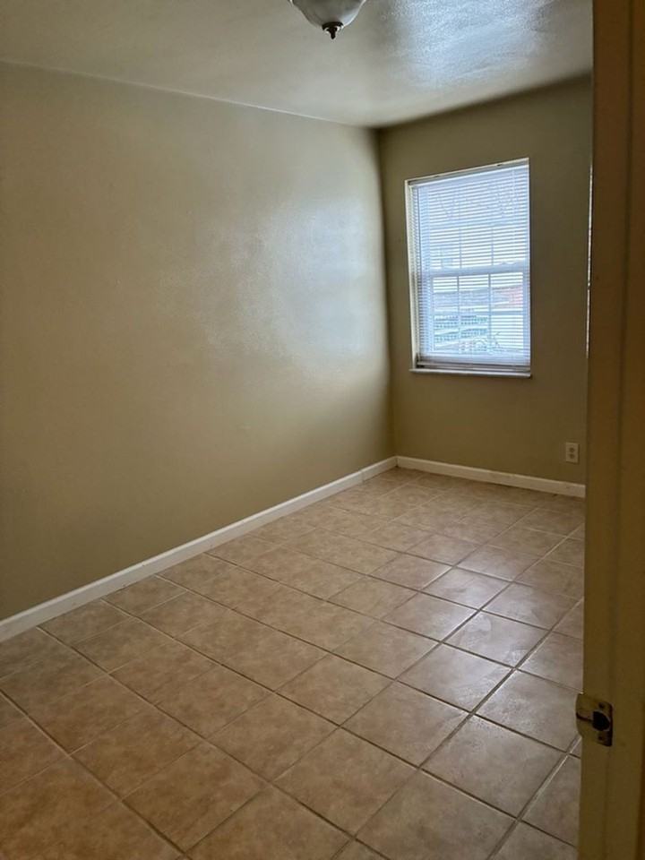 Gravois Apartments LLC - Photo 4 of 19