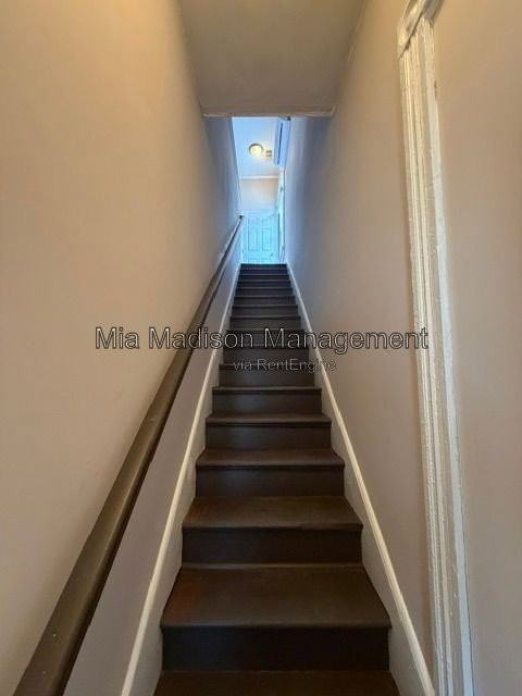 305 W 39th St - Photo 2 of 11