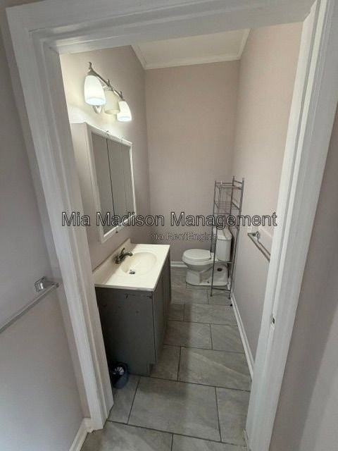 305 W 39th St - Photo 4 of 11
