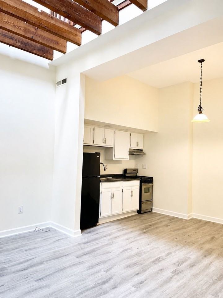 235 King St #2 - Photo 3 of 12