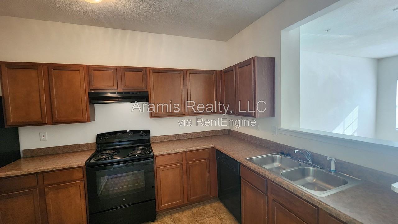 2847 Laurel Ridge Cir - Photo 4 of 16