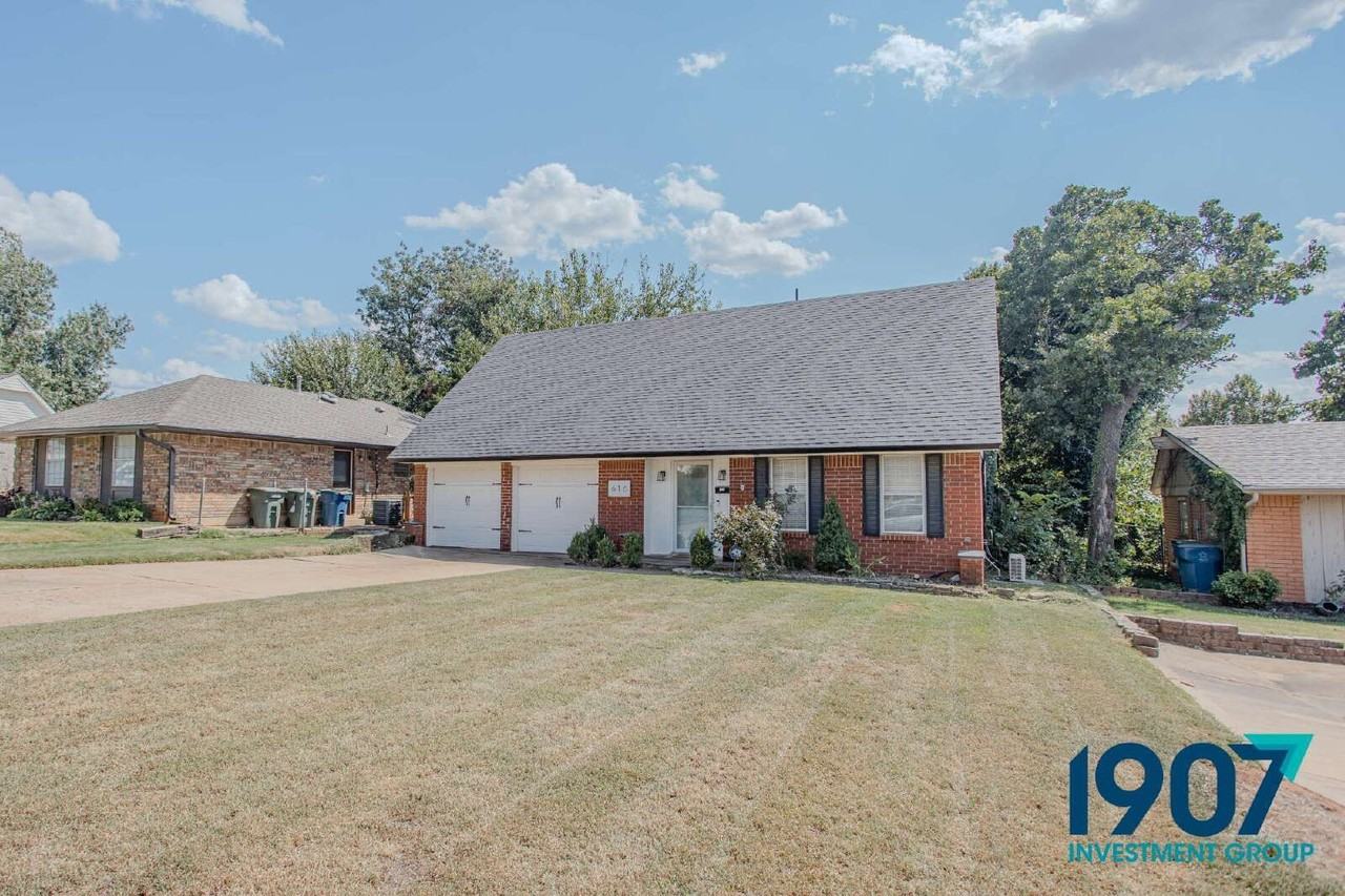 616 Redstone Ave - Photo 3 of 26