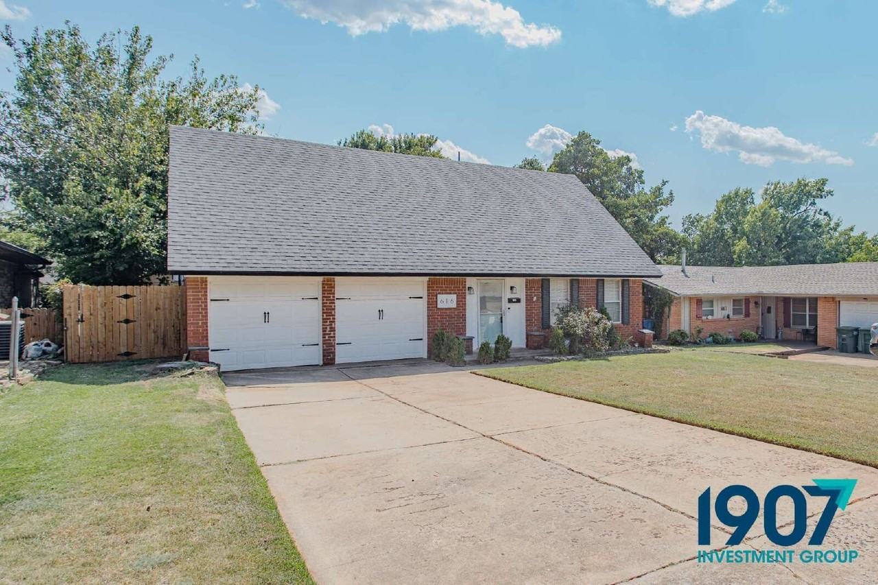 616 Redstone Ave - Photo 4 of 26
