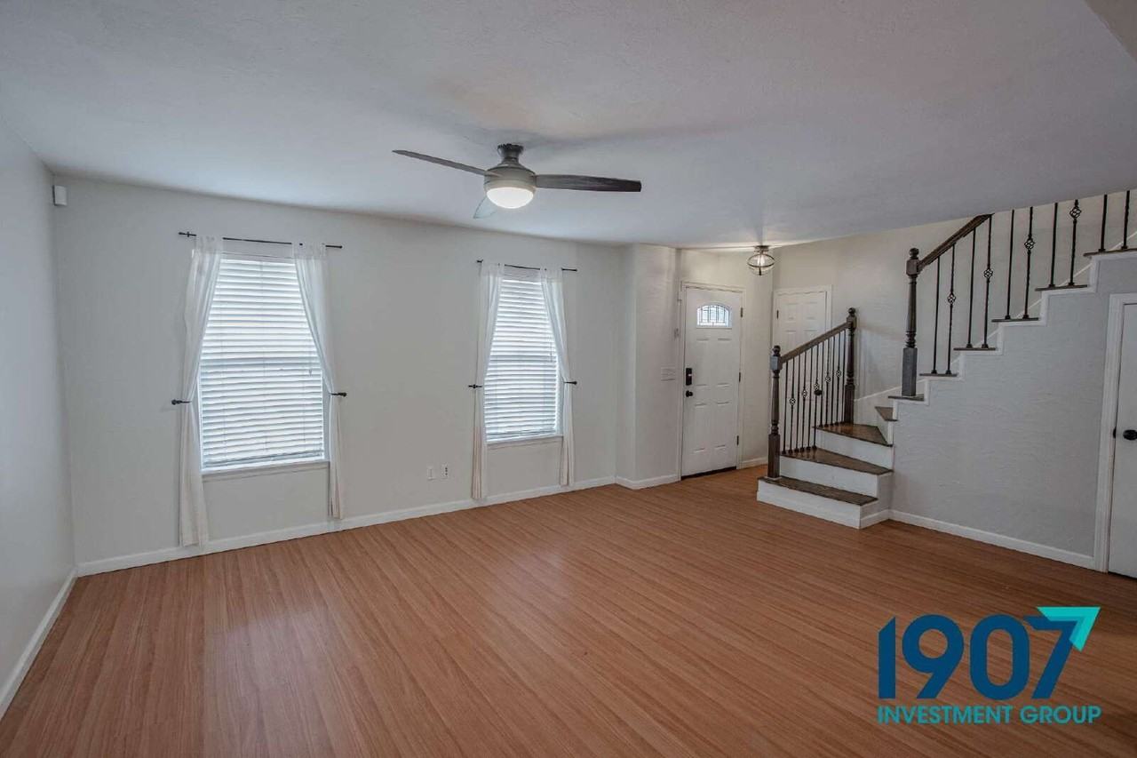 616 Redstone Ave - Photo 5 of 26