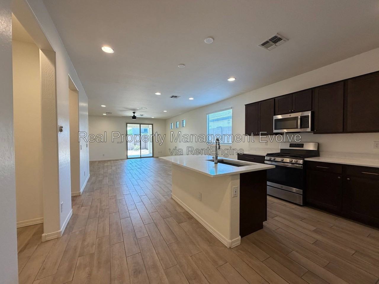 5731 W Encinas Ln - Photo 4 of 35