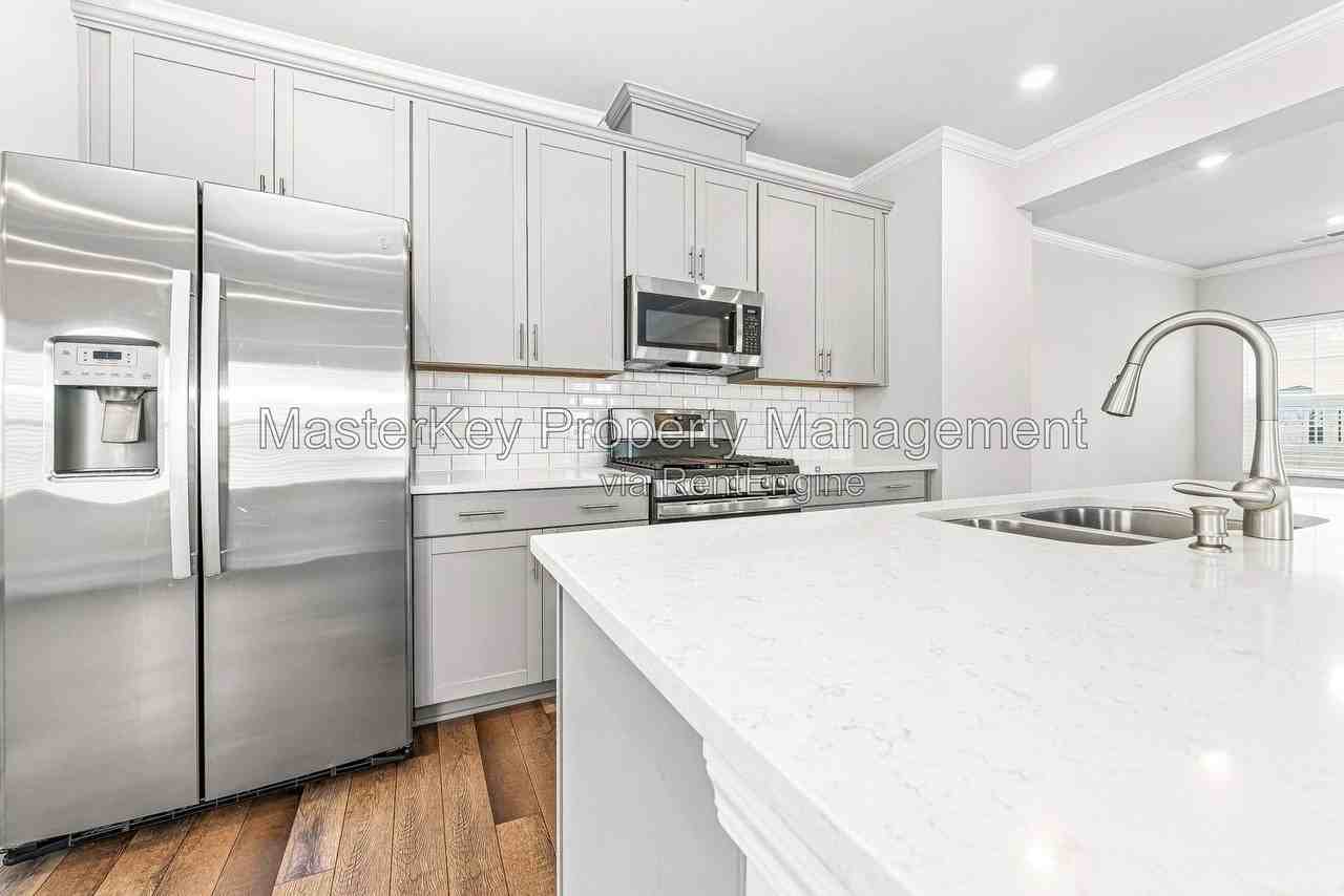 3001 Brellon Ln - Photo 2 of 34