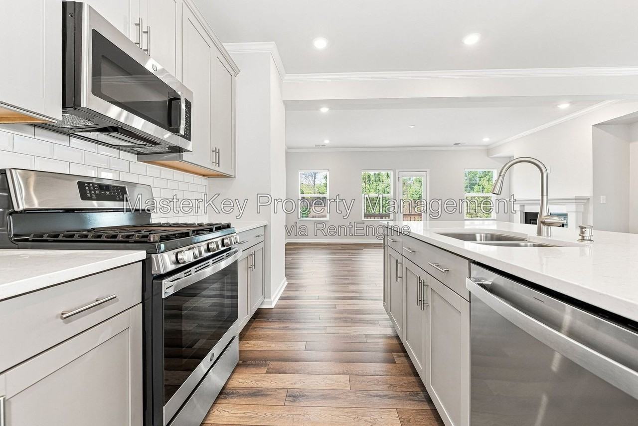 3001 Brellon Ln - Photo 3 of 34