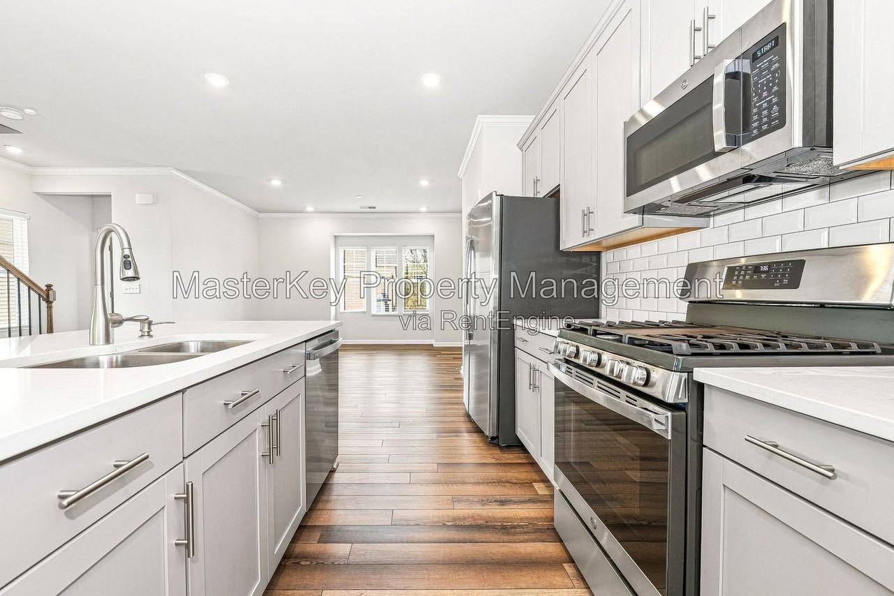 3001 Brellon Ln - Photo 4 of 34