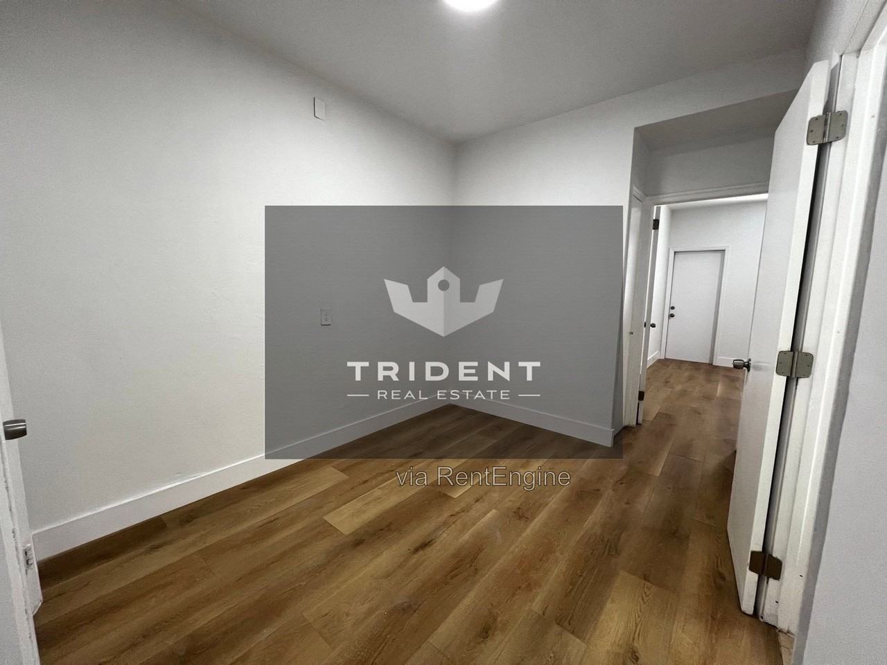 1030 Jefferson Ave #5 - Photo 5 of 12