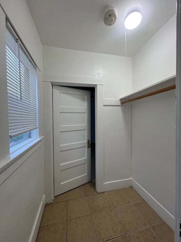 1817 1/2 E Vernon Ave - Photo 3 of 5
